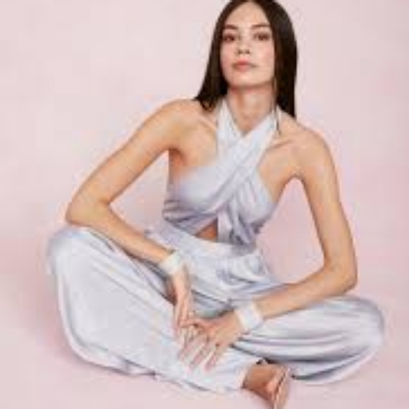 Nwt nasty gal oh what a night satin halter jumpsuit pale blue silver size 6 - Picture 1 of 14